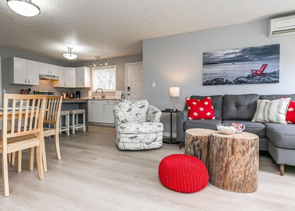 Lovely 2 Bedroom Suite Steps From The Beach Victoria Exterior foto